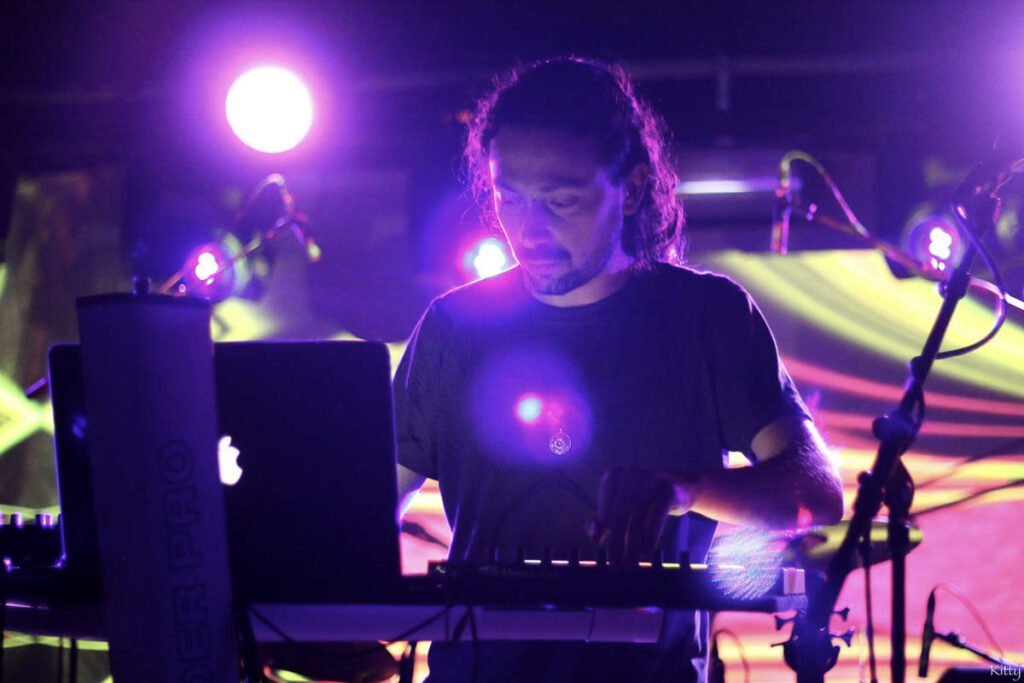 Avanyah's news blog - Artist interview with the talented music producer Mantis Mash